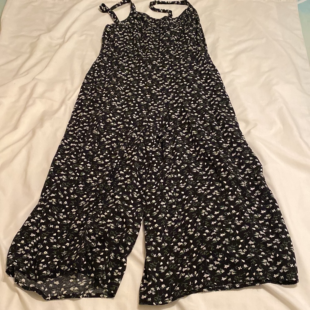 Old Navy Black Floral Jumper *with pockets*